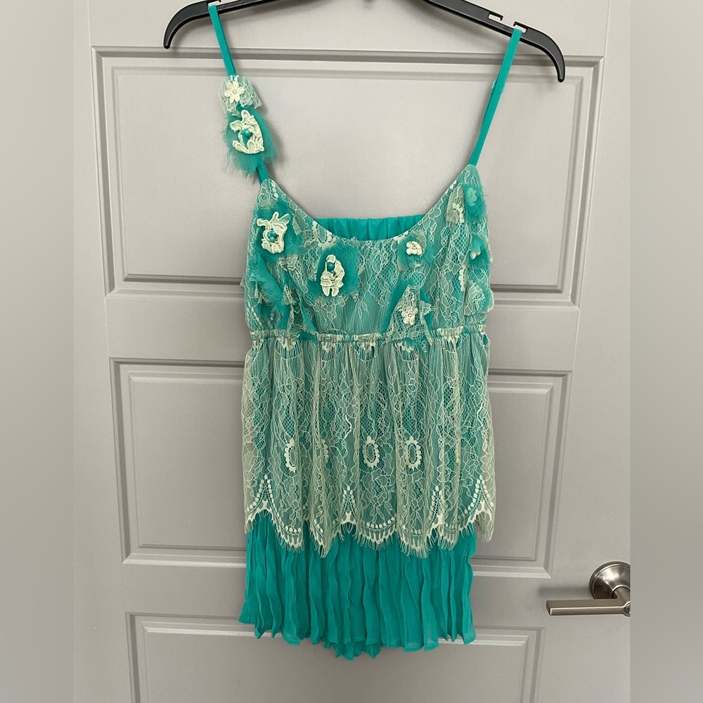Francesca’s- Dressy Spaghetti Strap Top. Teal. Unique. Open Back. Lace.